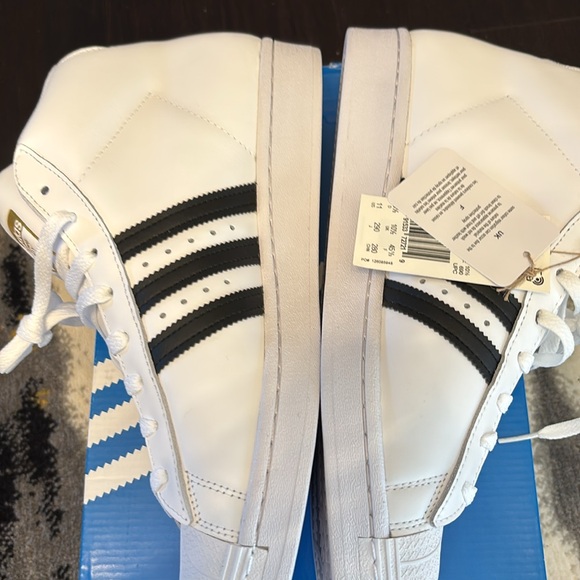 Men’s Adidas Shell Toes brand new size 11 - Picture 2 of 5